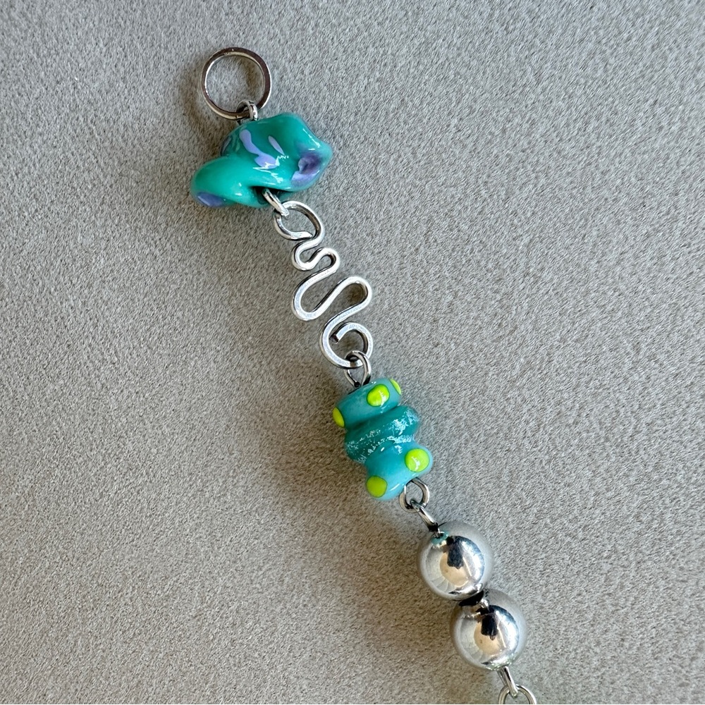 Artisan-made sterling silver and glass bead charm bracelet - Picture 6 of 11